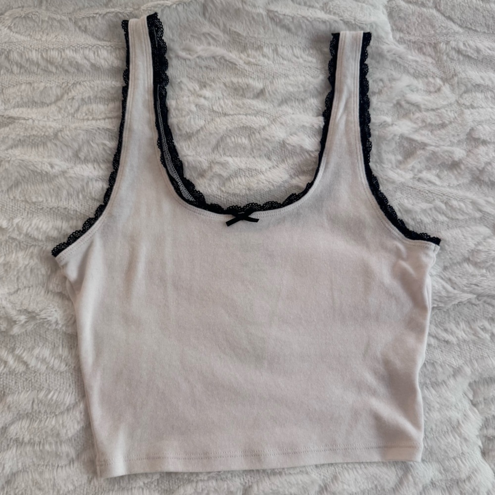 1989 Place Crop Top with Black Lace